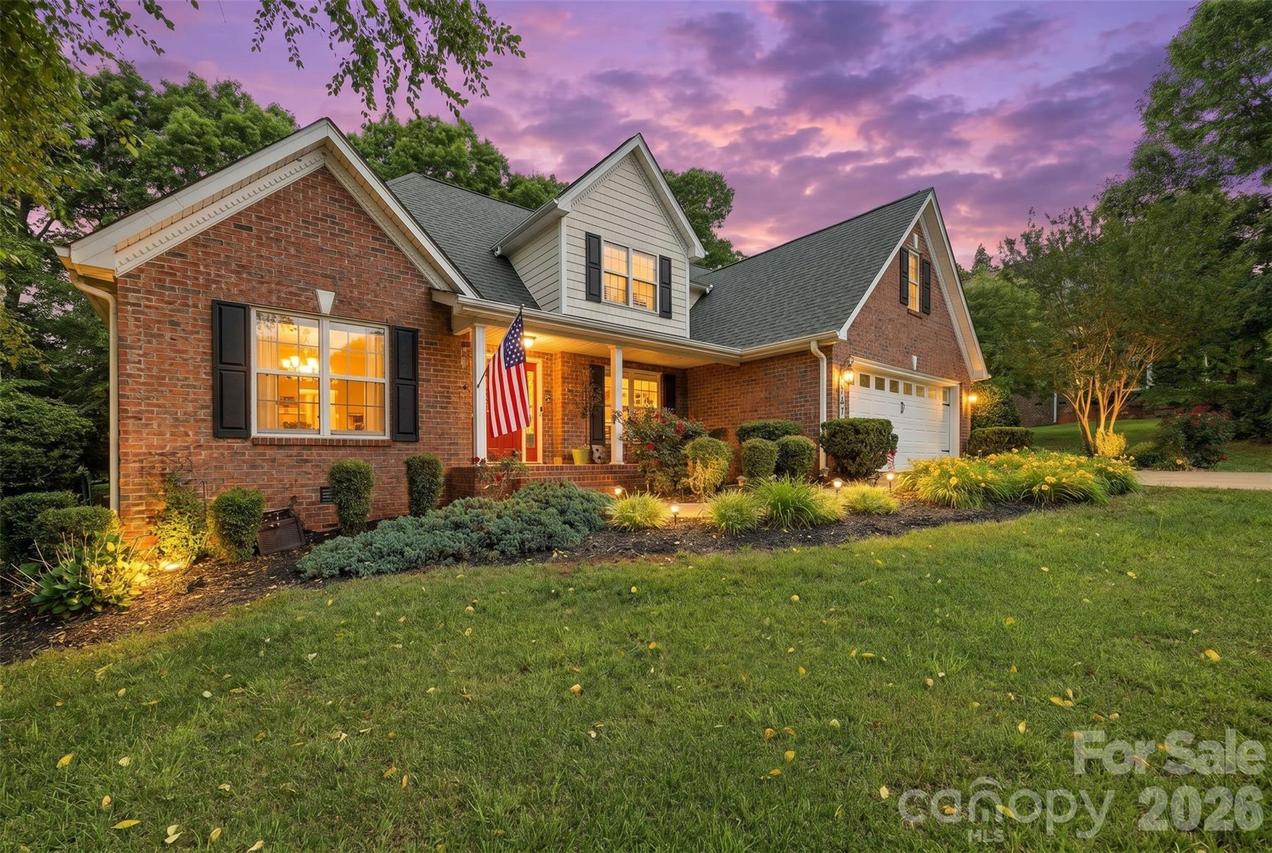 1197 Waterford Dr., Hickory, NC 28602