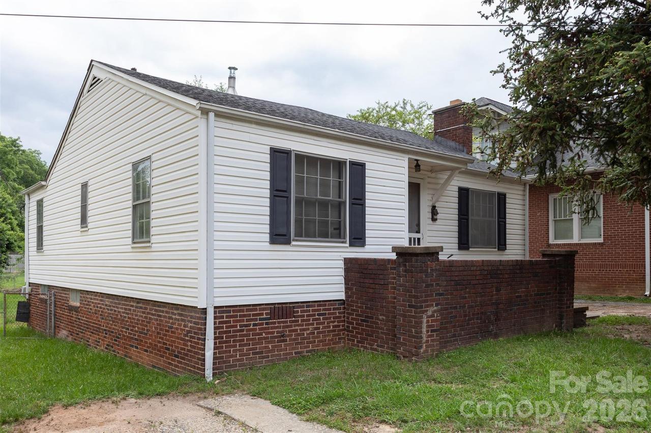 312 S Race St., Statesville, NC 28677