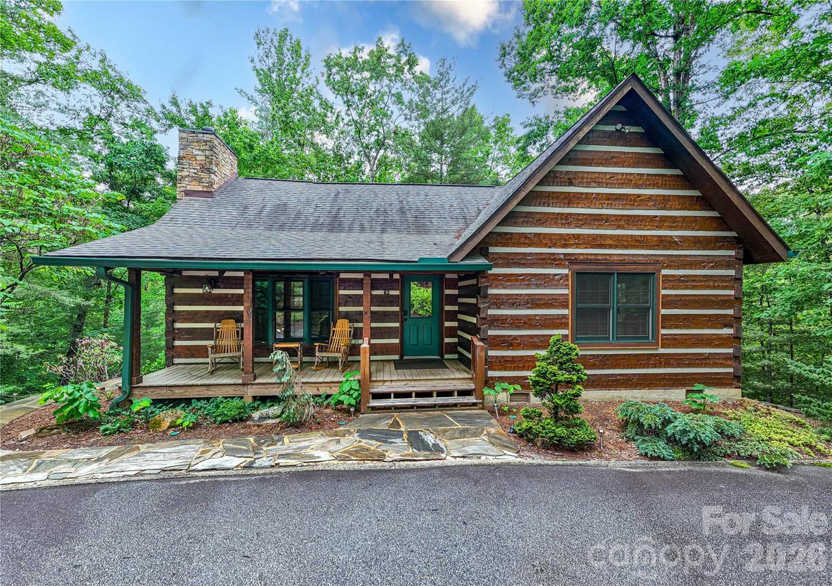 82 Sky Vista Ln., Hendersonville, NC 28792