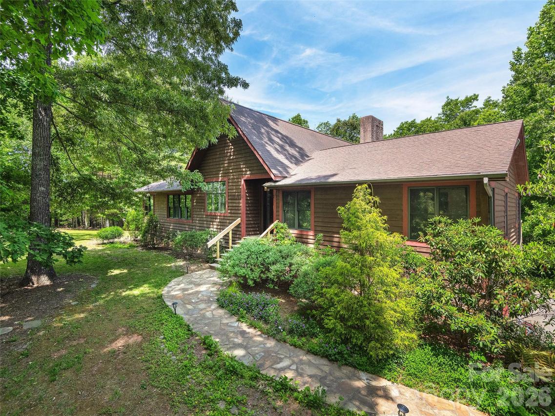 40 Deer Ridge Rd., Mills River, NC 28759