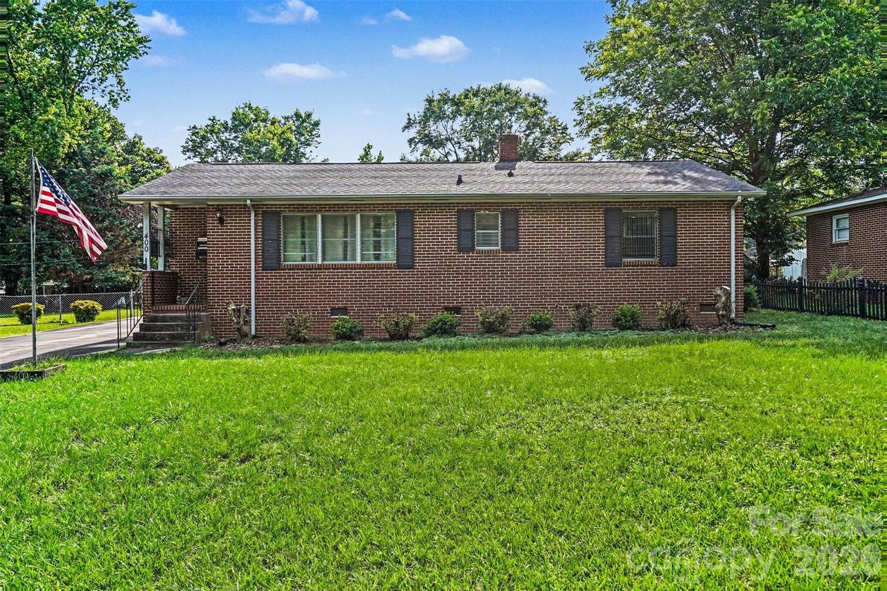 400 Briarwood Dr., Charlotte, NC 28215
