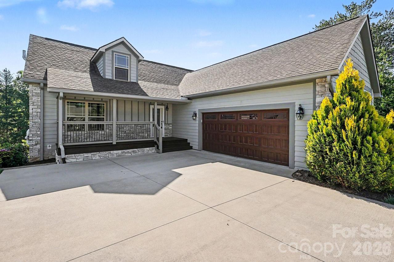 168 Triple Fairways Dr., Hendersonville, NC 28739