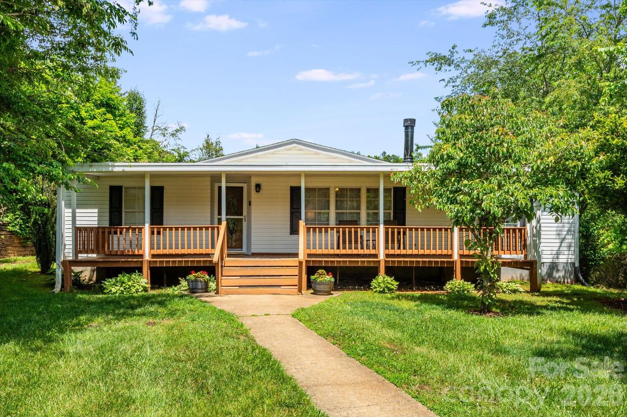 234 White Clover Ln., Weaverville, NC 28787