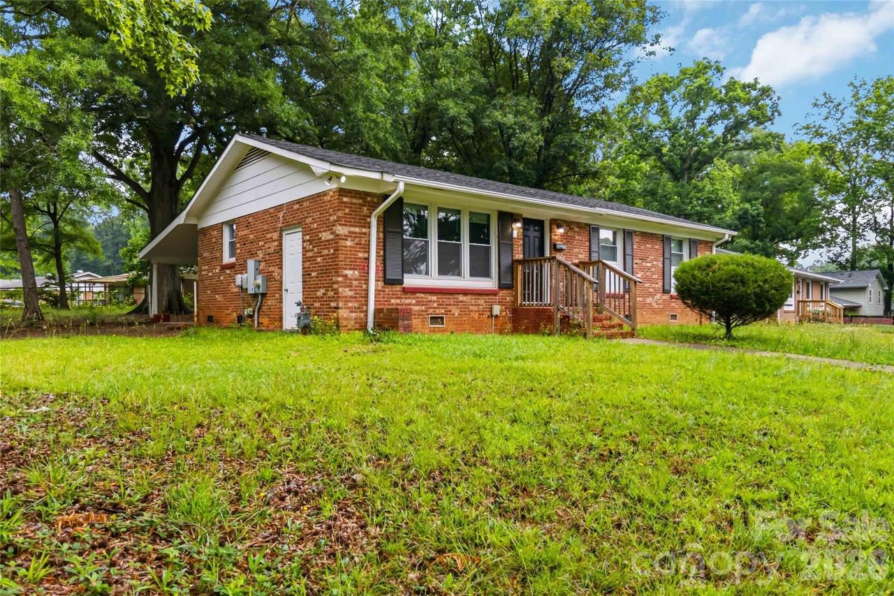 1248 Rosada Dr., Charlotte, NC 28213