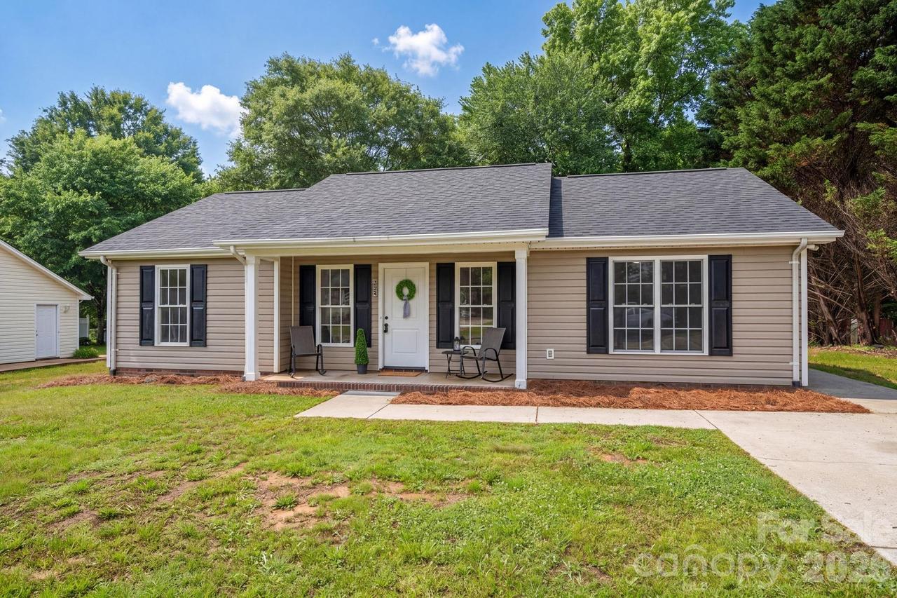 304 Springhill Ln., Maiden, NC 28650