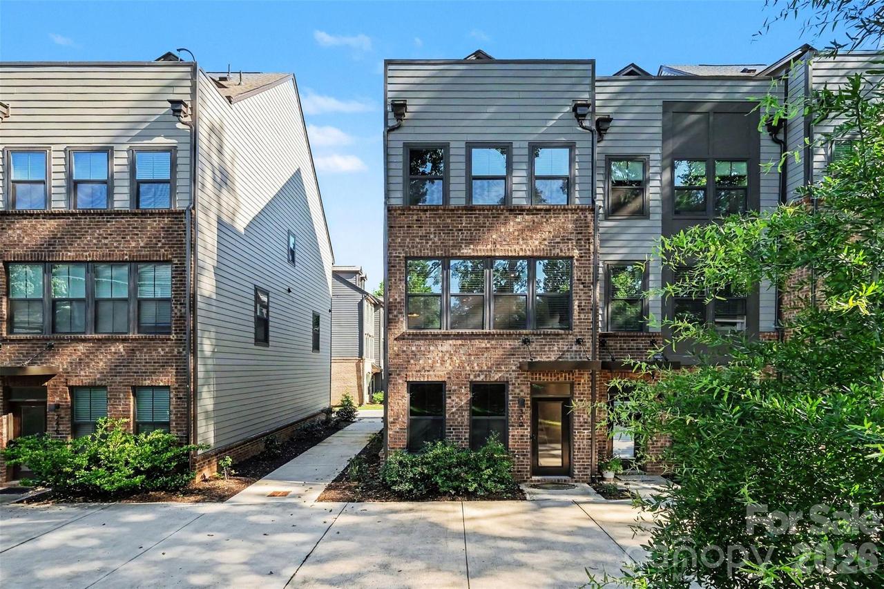300 Twinflower Ln., Charlotte, NC 28205