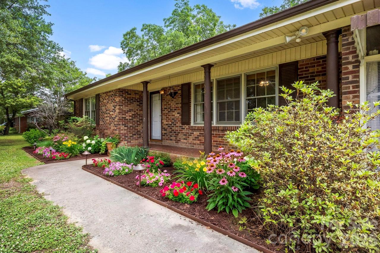 2829 Bettis Rd., Grover, NC 28073