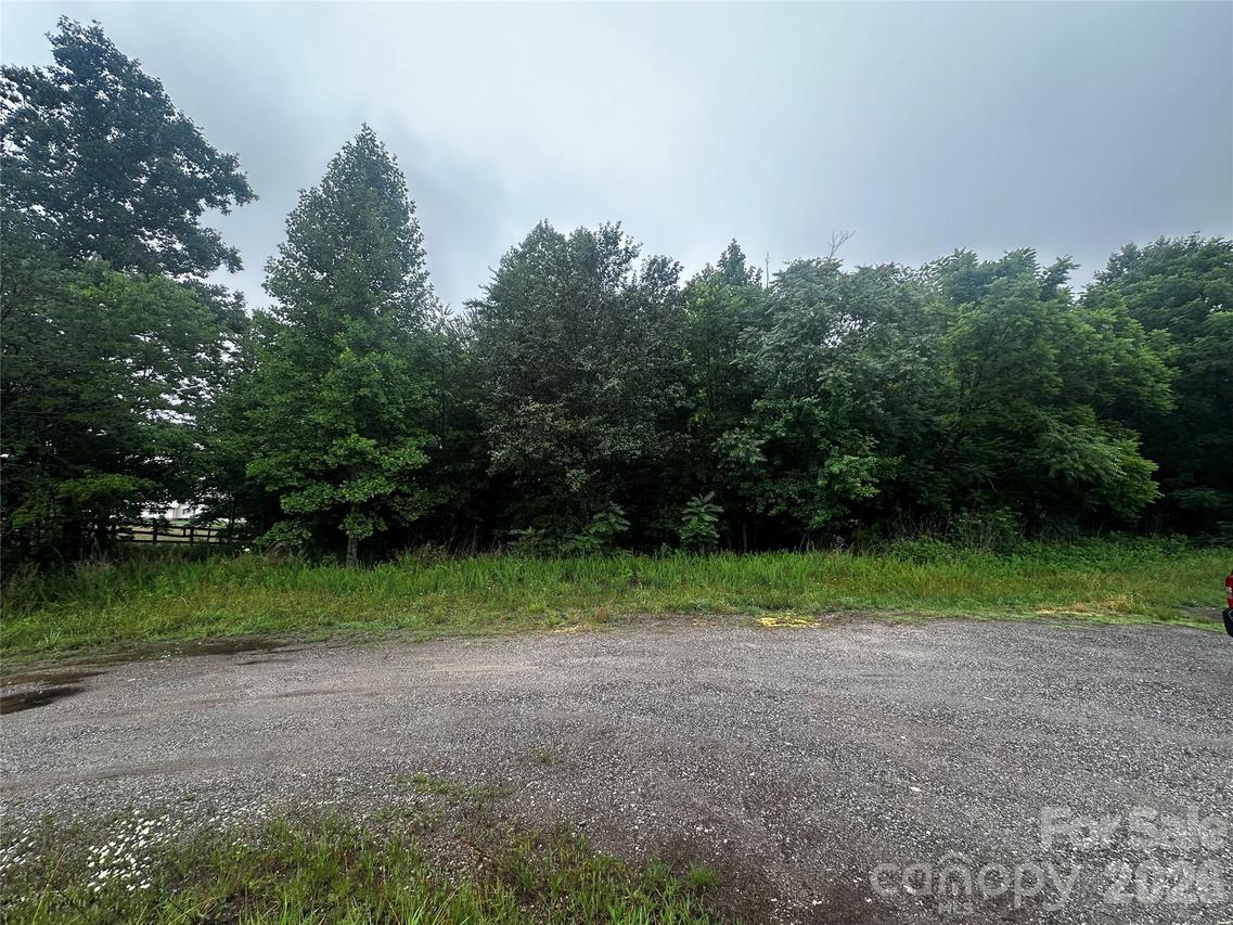 2005 Cheatham Ford Rd., Hiddenite, NC 28636