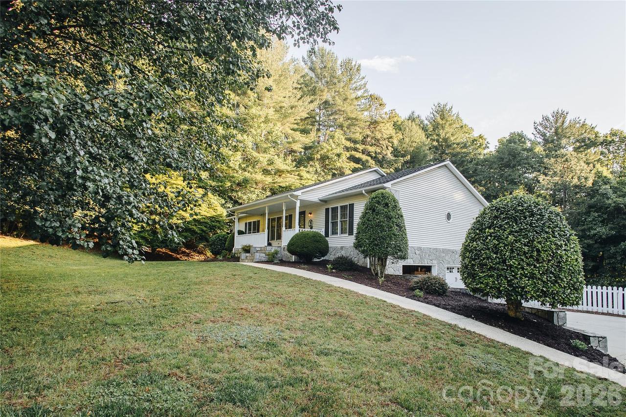 768 Deep Woods Dr., Marion, NC 28752