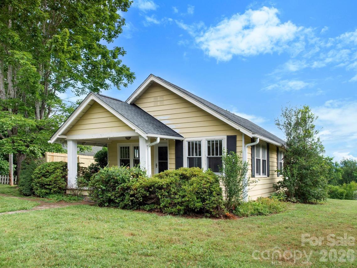 25 Bailey Rd., Candler, NC 28715