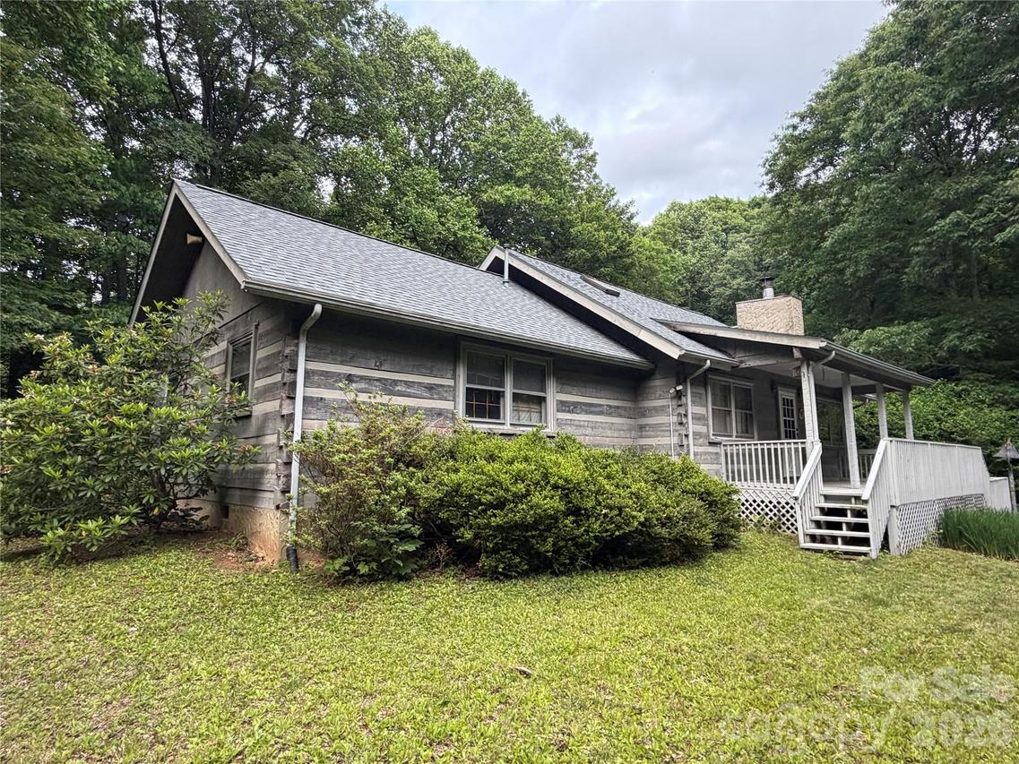 377 Woodstream Rd., Waynesville, NC 28786