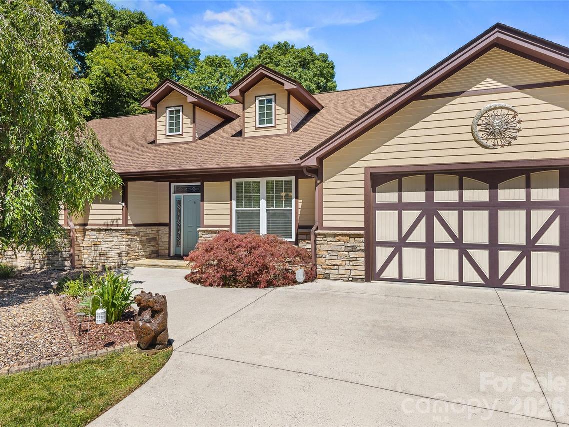25 Linden Turn, Hendersonville, NC 28739