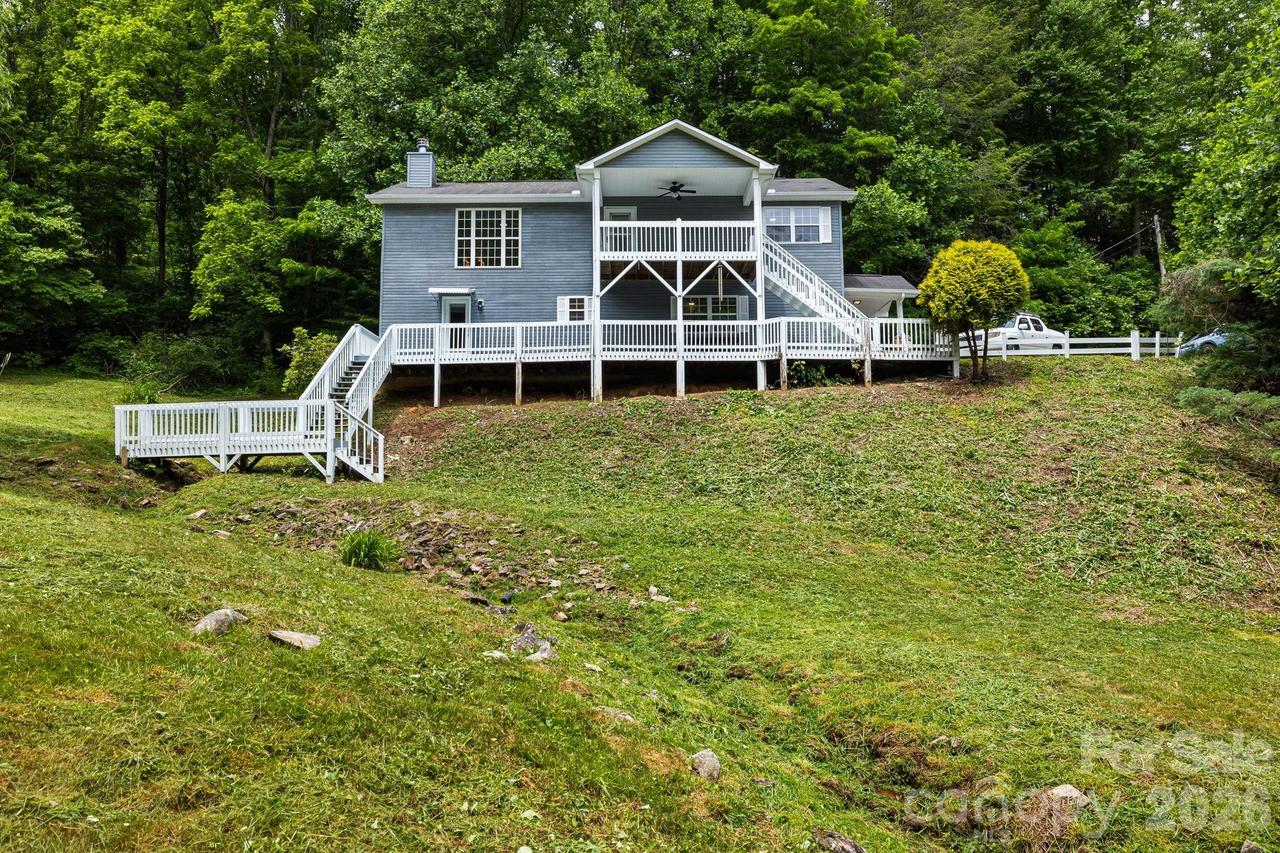 100 Woven Cloud Ln., Waynesville, NC 28785