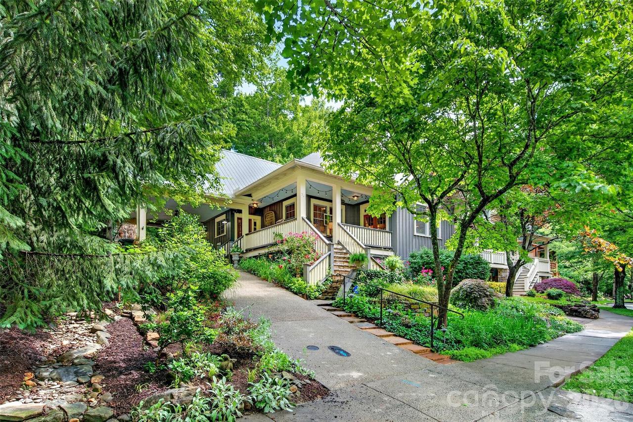 52 Cheshire Dr., Black Mountain, NC 28711