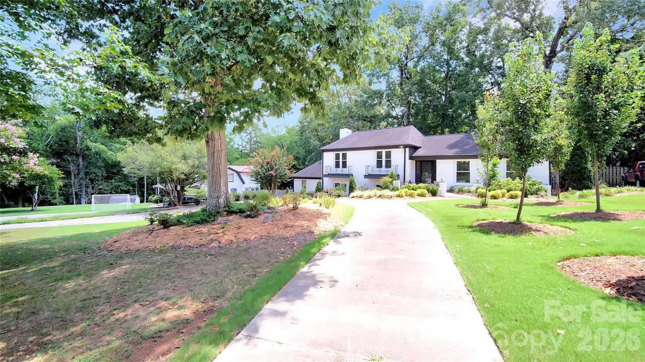 1634 Lumarka Dr., Charlotte, NC 28212
