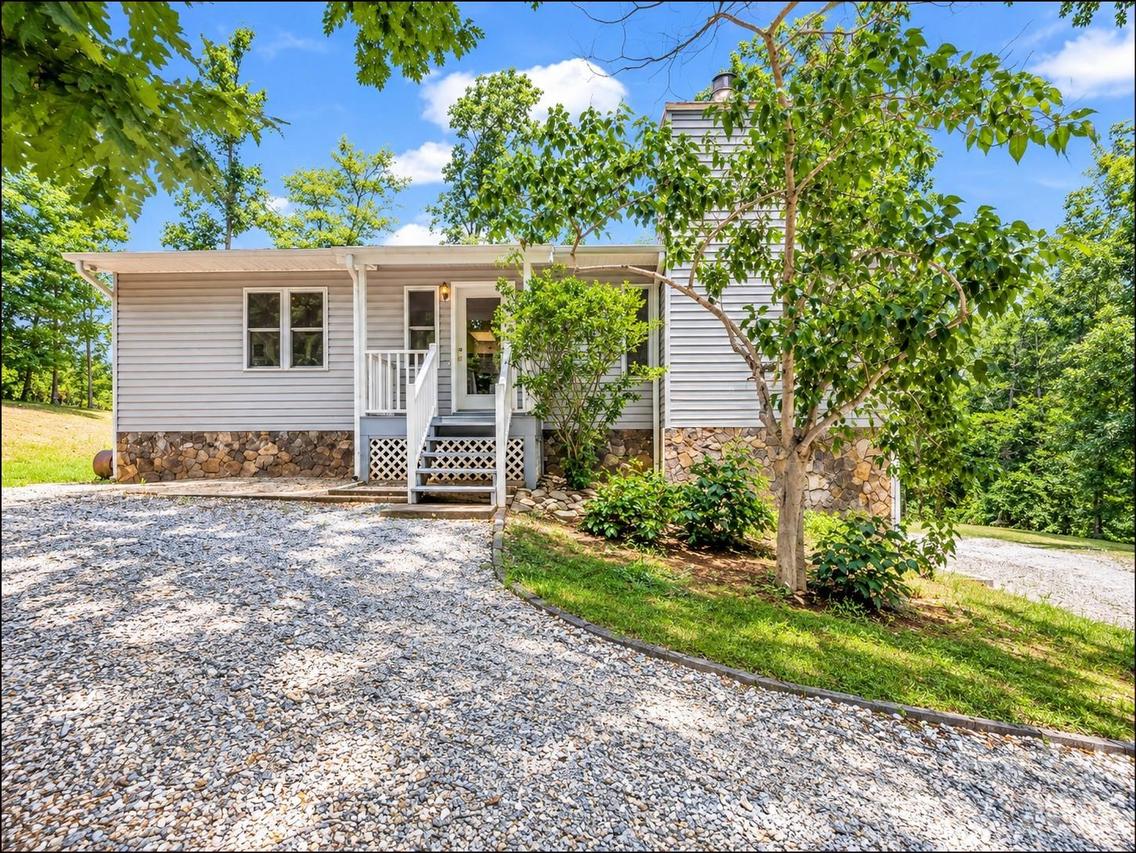 1943 Landrum Rd., Columbus, NC 28722