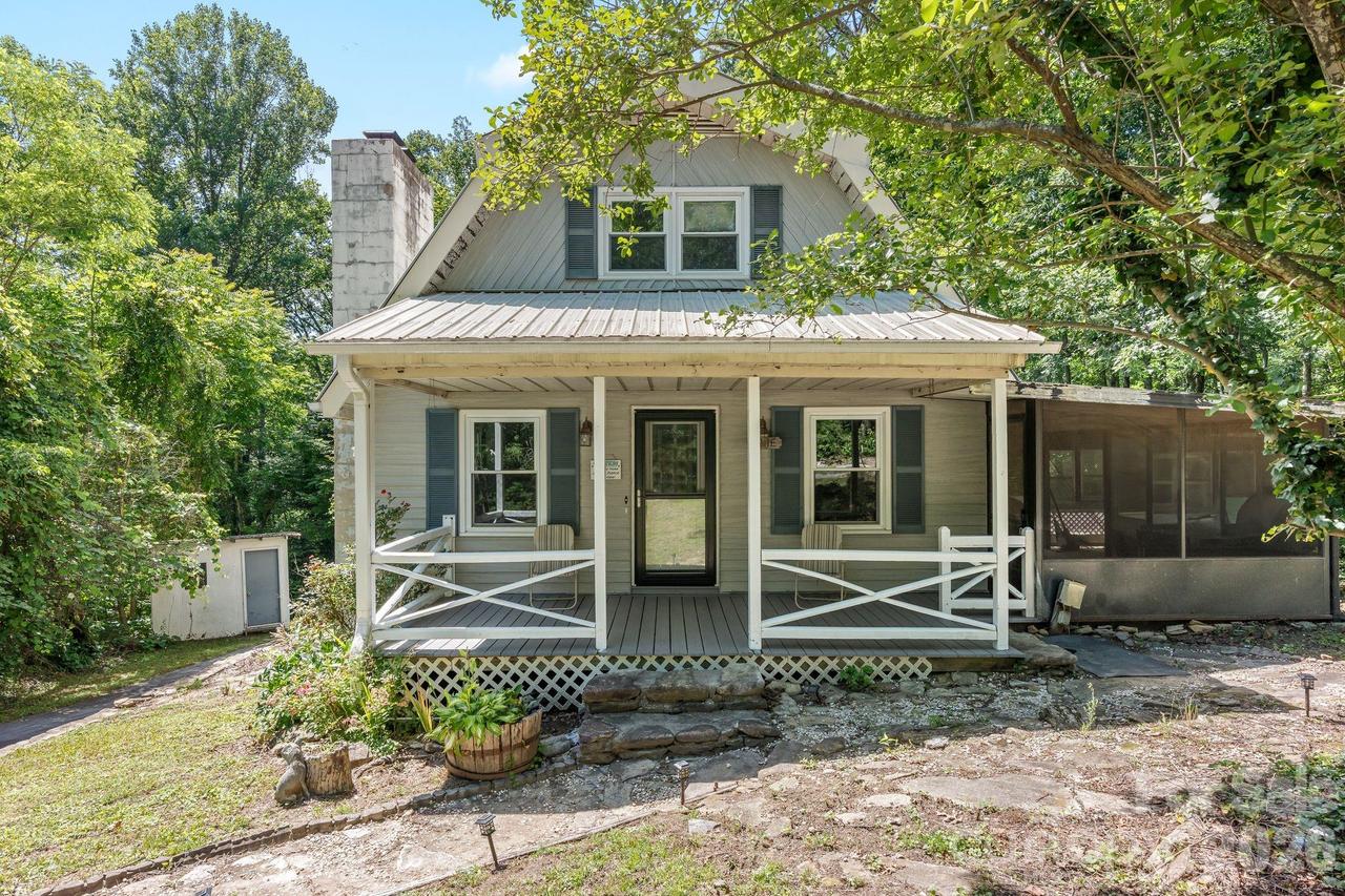 177 E Poplar Dr., Hendersonville, NC 28792