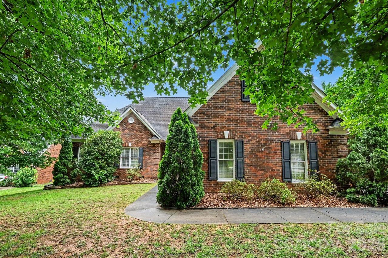 172 Eaglecrest Dr., Matthews, NC 28104
