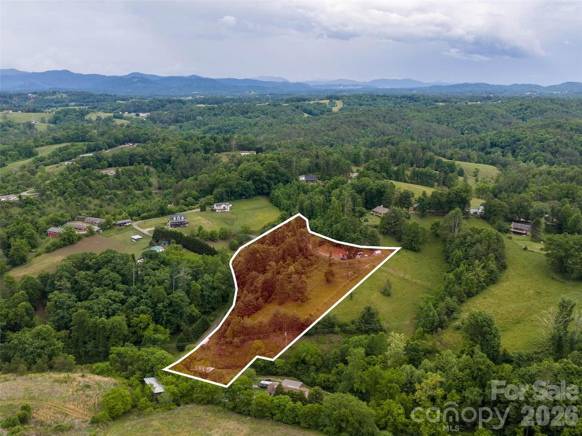 21 Joy Hughes Ln., Leicester, NC 28748