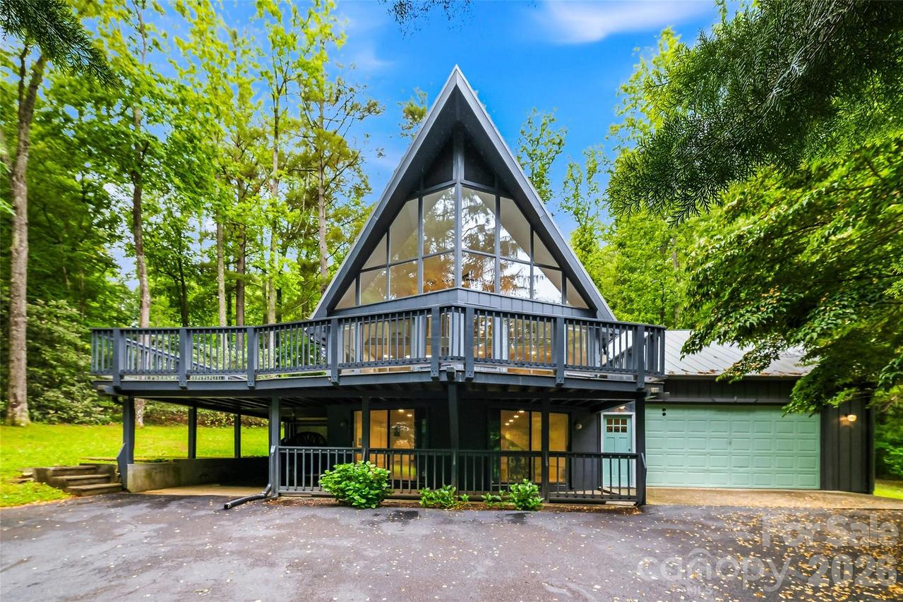 70 Skyline Dr., Hendersonville, NC 28791
