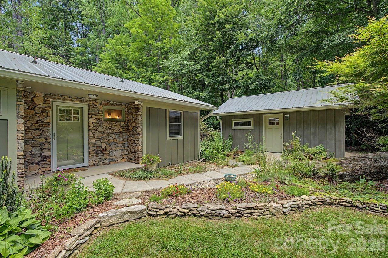 878 Garren Creek Rd., Fairview, NC 28730