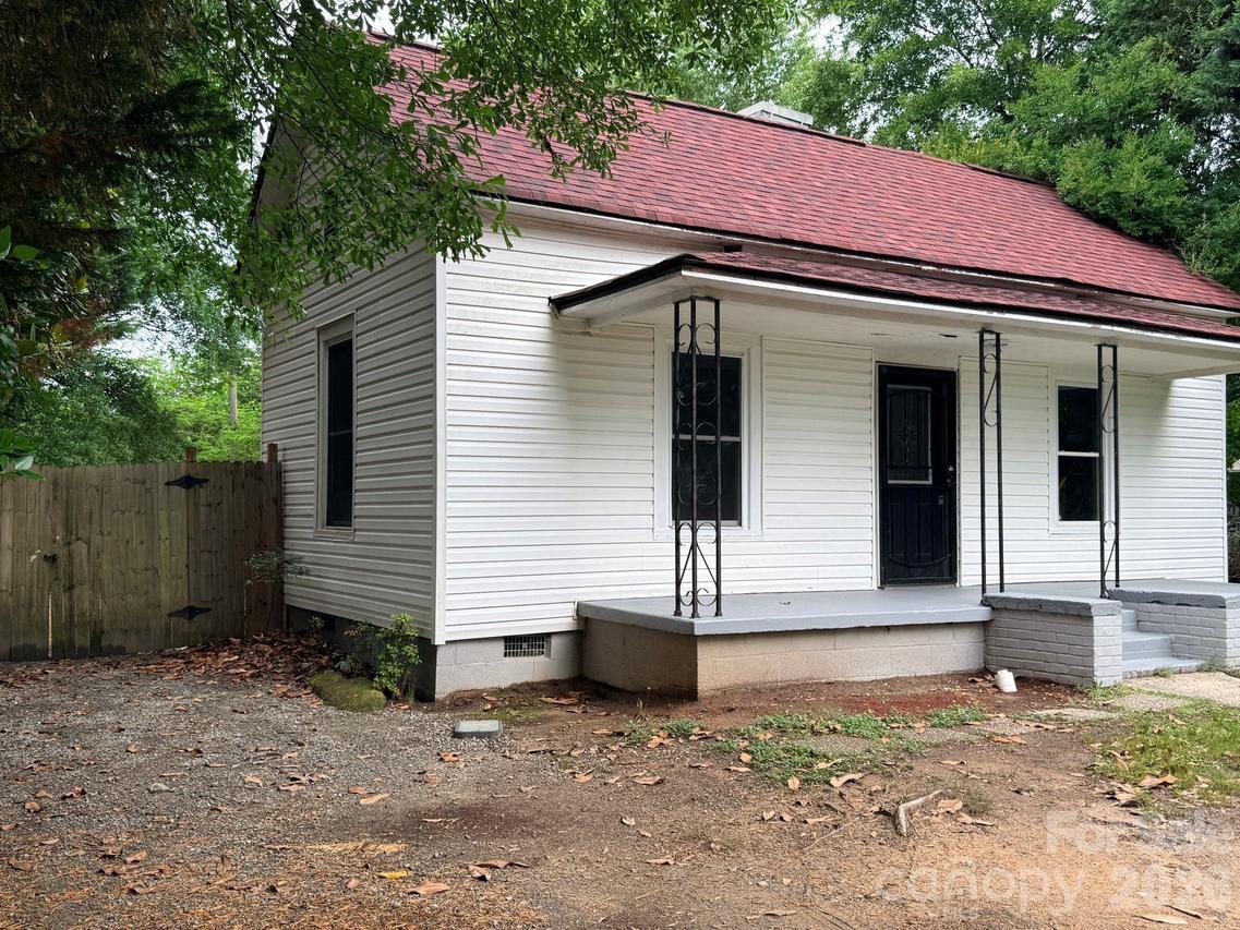 305 N Poplar St., Gastonia, NC 28054