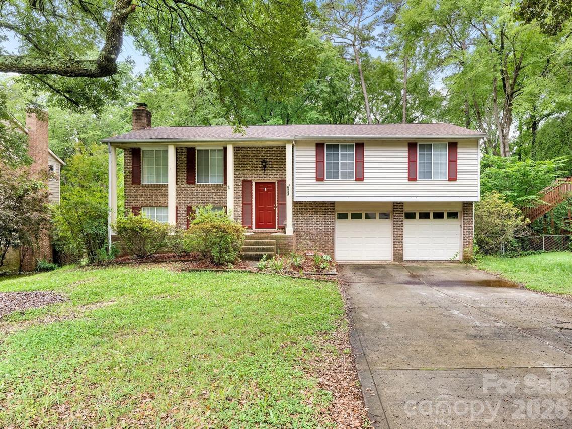 6534 Rollingridge Dr., Charlotte, NC 28211