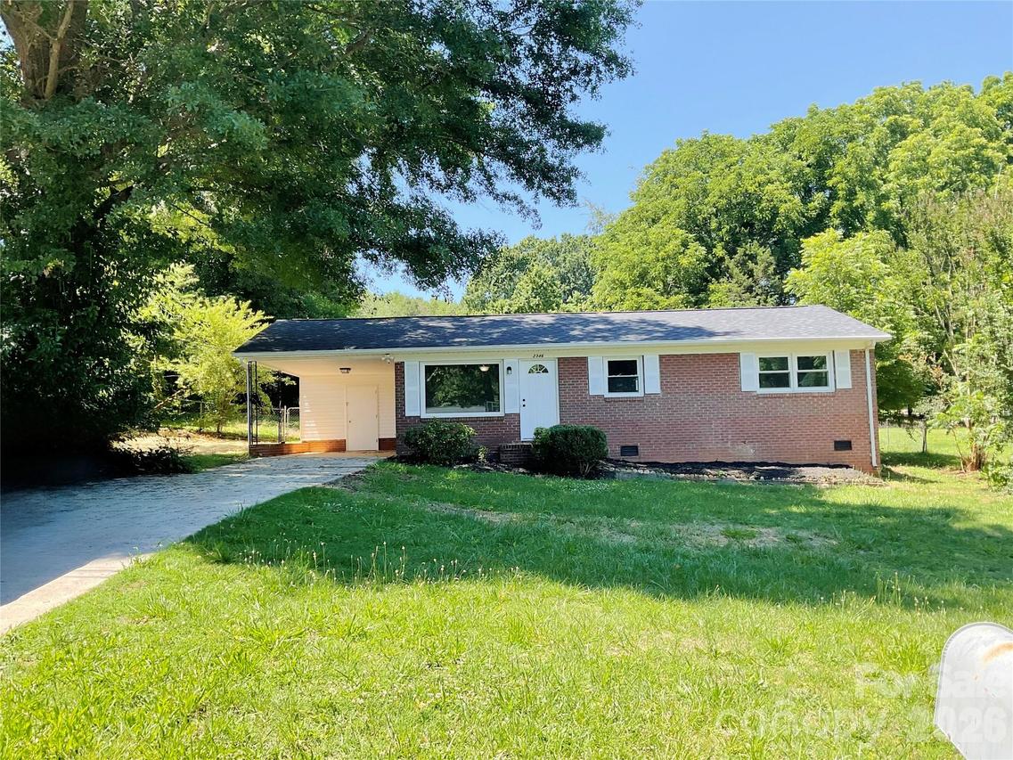 2346 Woodleaf Dr., Gastonia, NC 28052