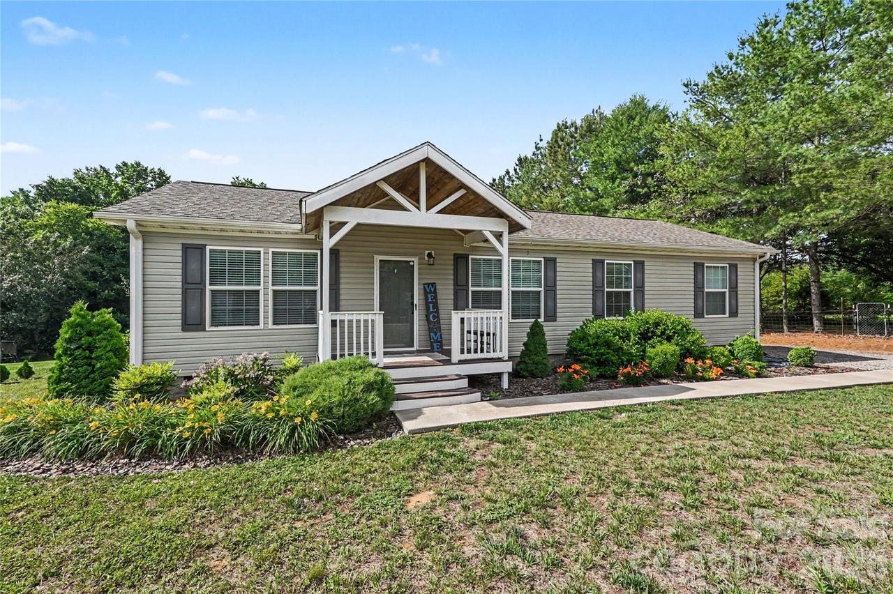 2843 Hopewell Church Rd., Sherrills Ford, NC 28673