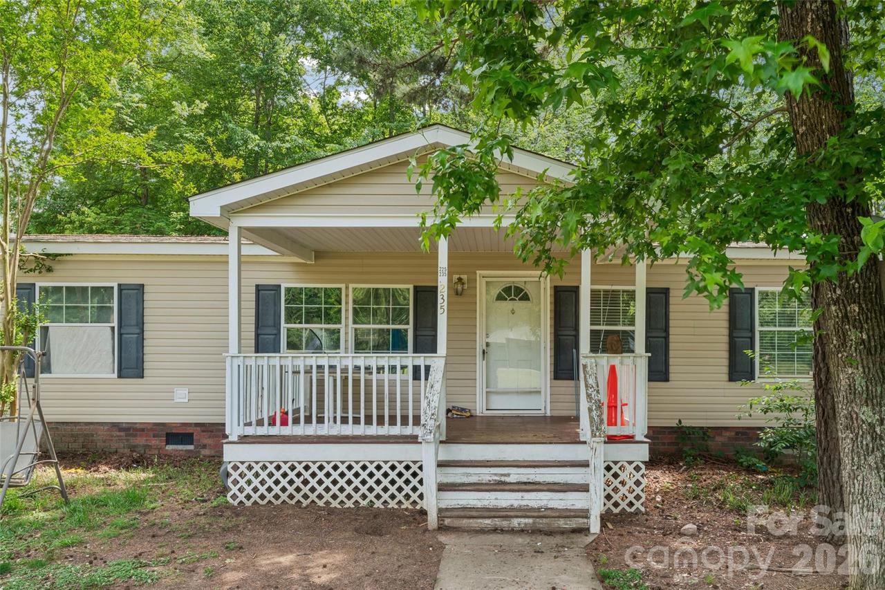 235 Misty Ln., Kannapolis, NC 28081