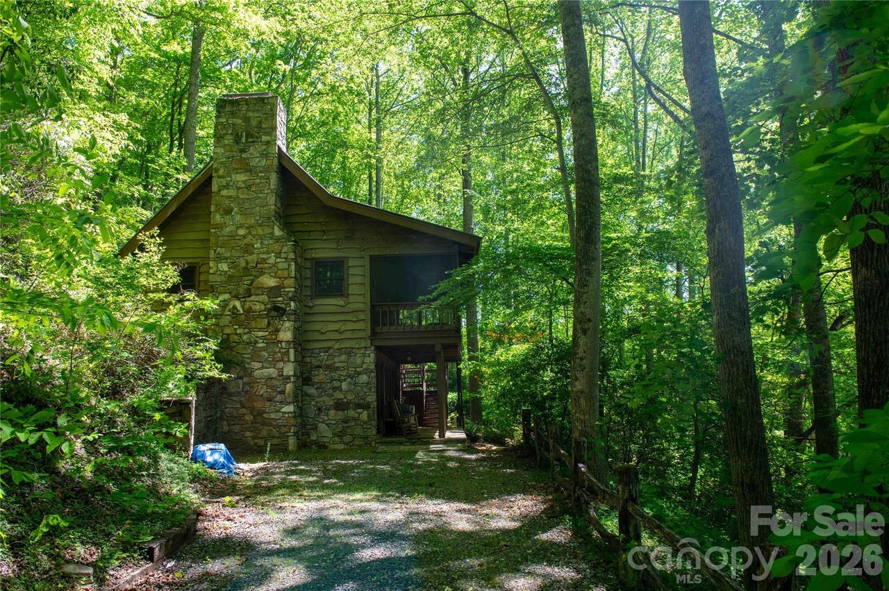 152 Middle Creek Cove, Burnsville, NC 28714