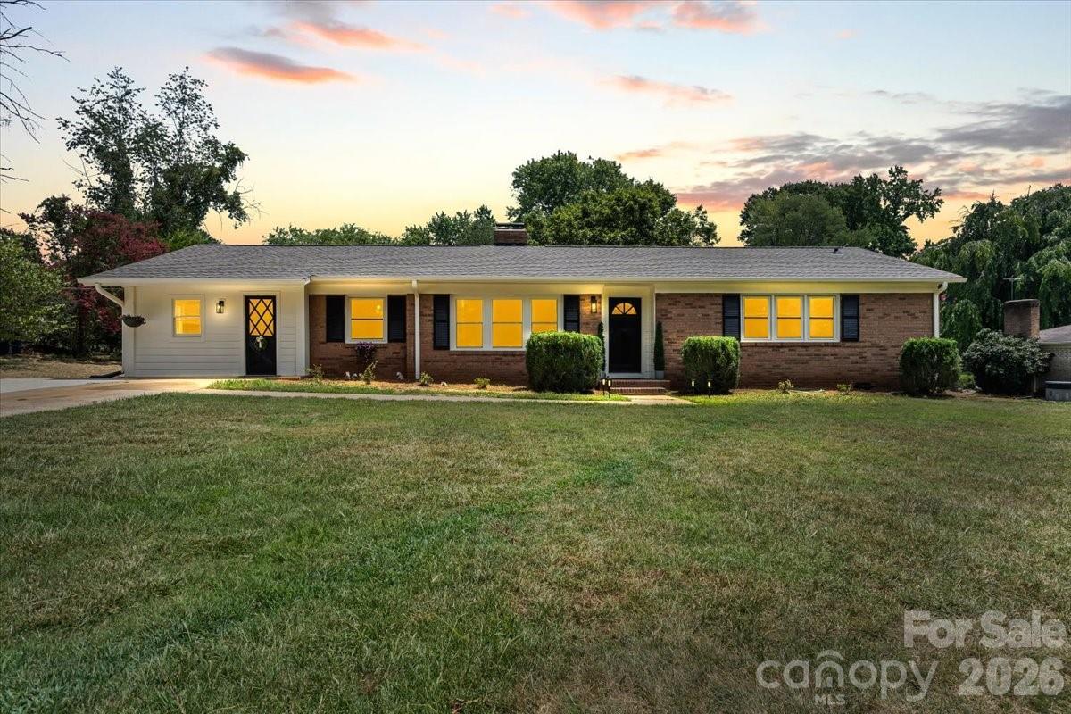 1614 Kenmore Dr., Statesville, NC 28625