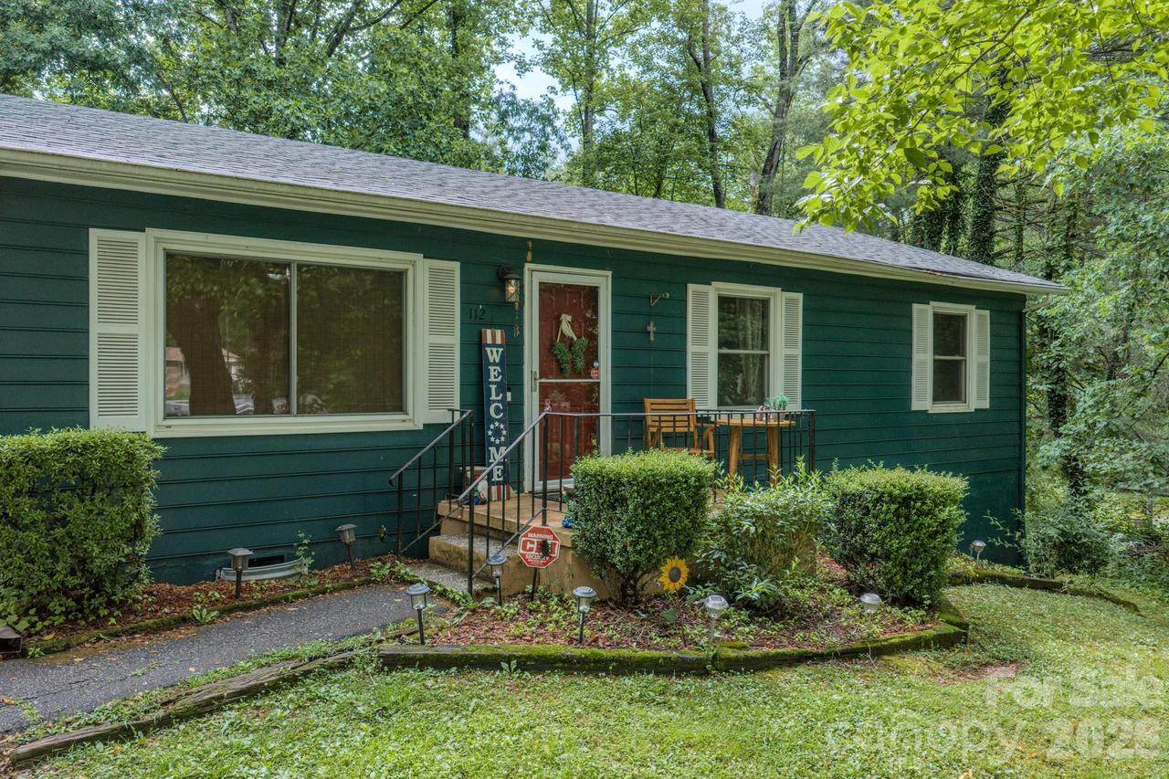 112 Amelia Dr., Hendersonville, NC 28792