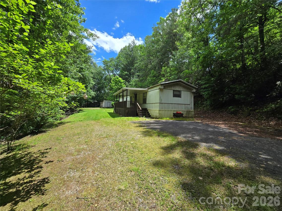 6 Rain Cloud Rd., Candler, NC 28715