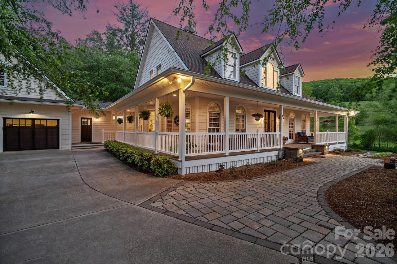 9 Whispering Meadows Dr., Fairview, NC 28730