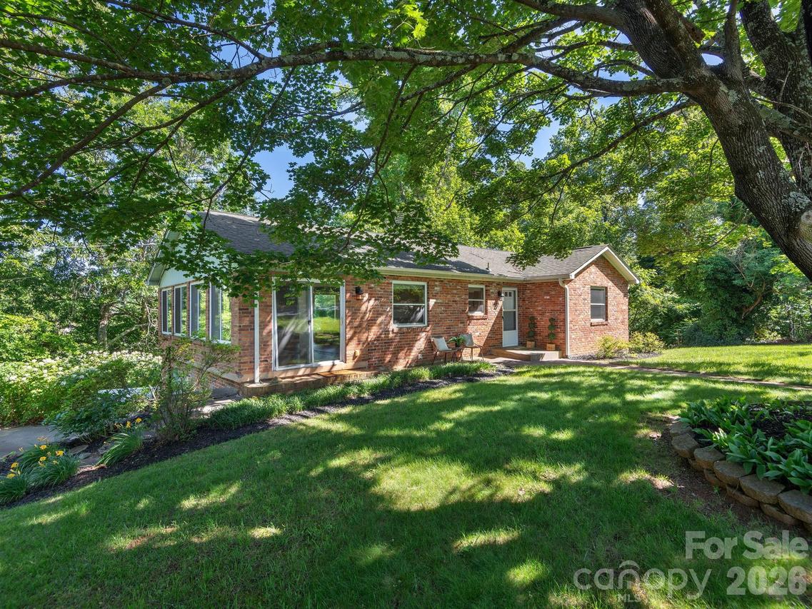 147 W Oakview Rd., Asheville, NC 28806