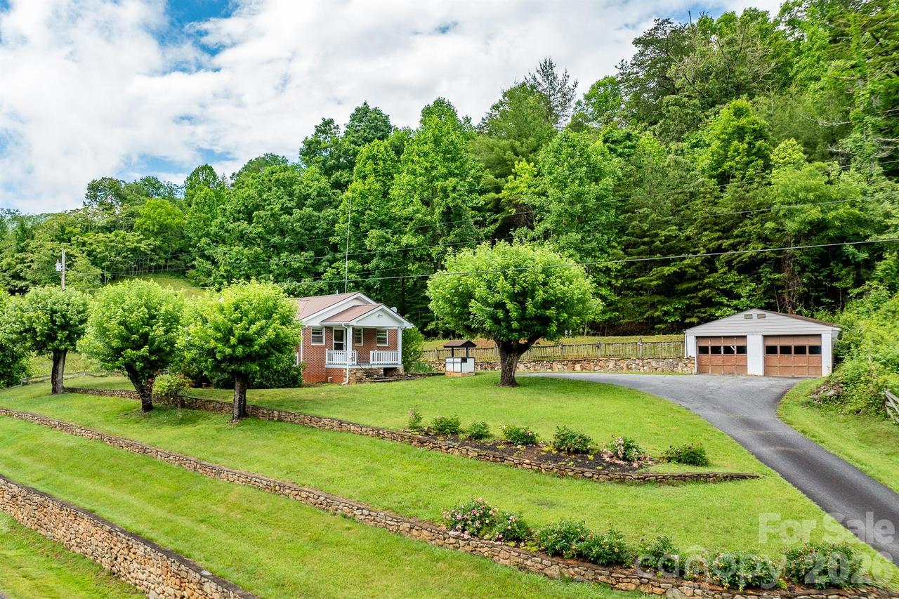 302 Sprinkle Branch Rd., Marshall, NC 28753