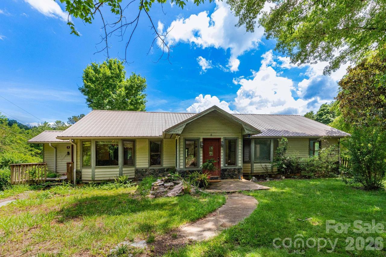 18 Bartlett Rd., Weaverville, NC 28787