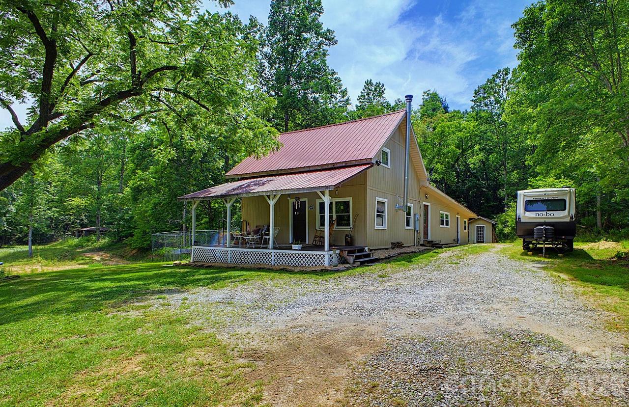 1239 W Mcguinn Rd., Mill Spring, NC 28756