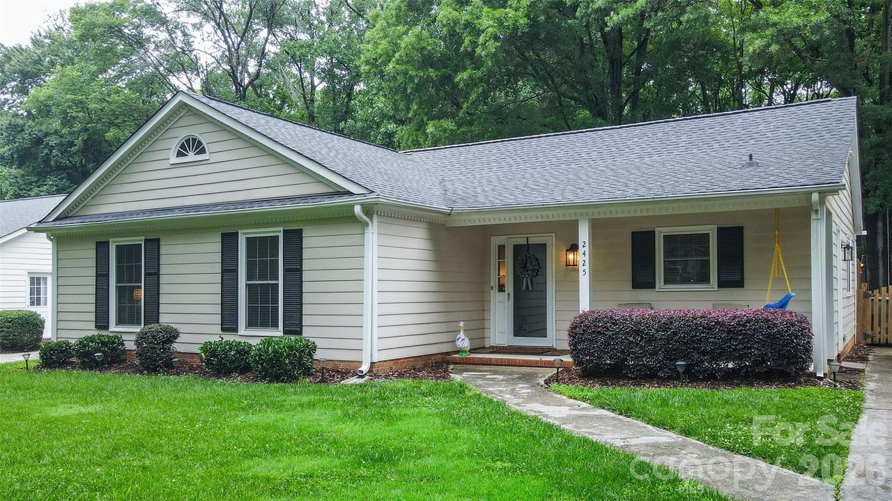 2425 Turnberry Ln., Charlotte, NC 28210