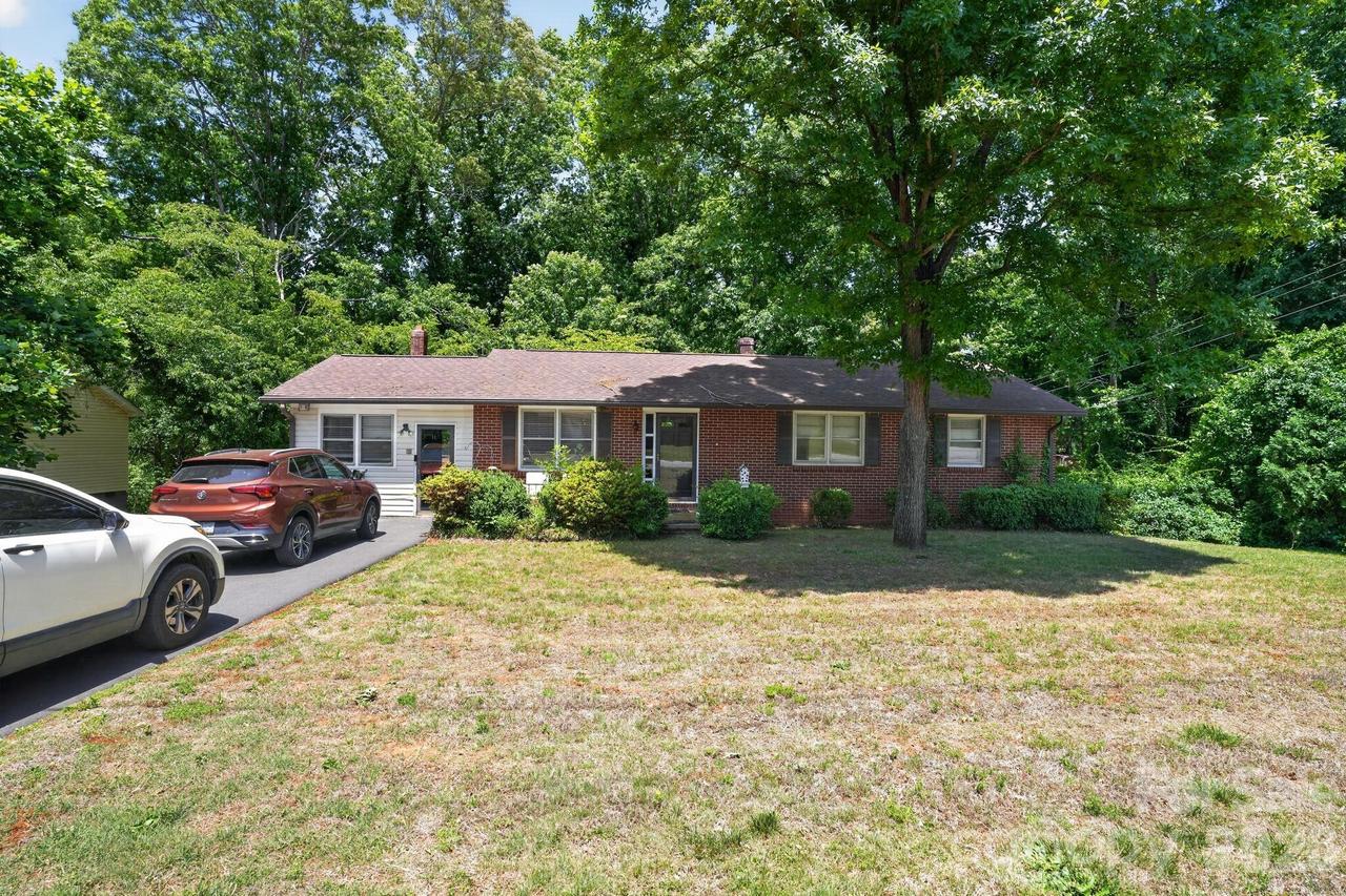 2291 19th Ave., Hickory, NC 28601