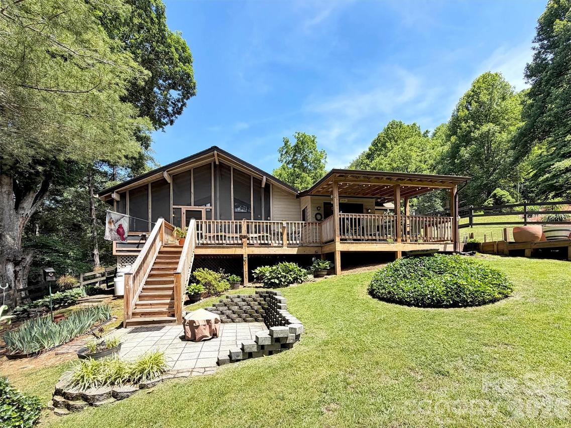 72 Sanctuary Rd., Maggie Valley, NC 28751
