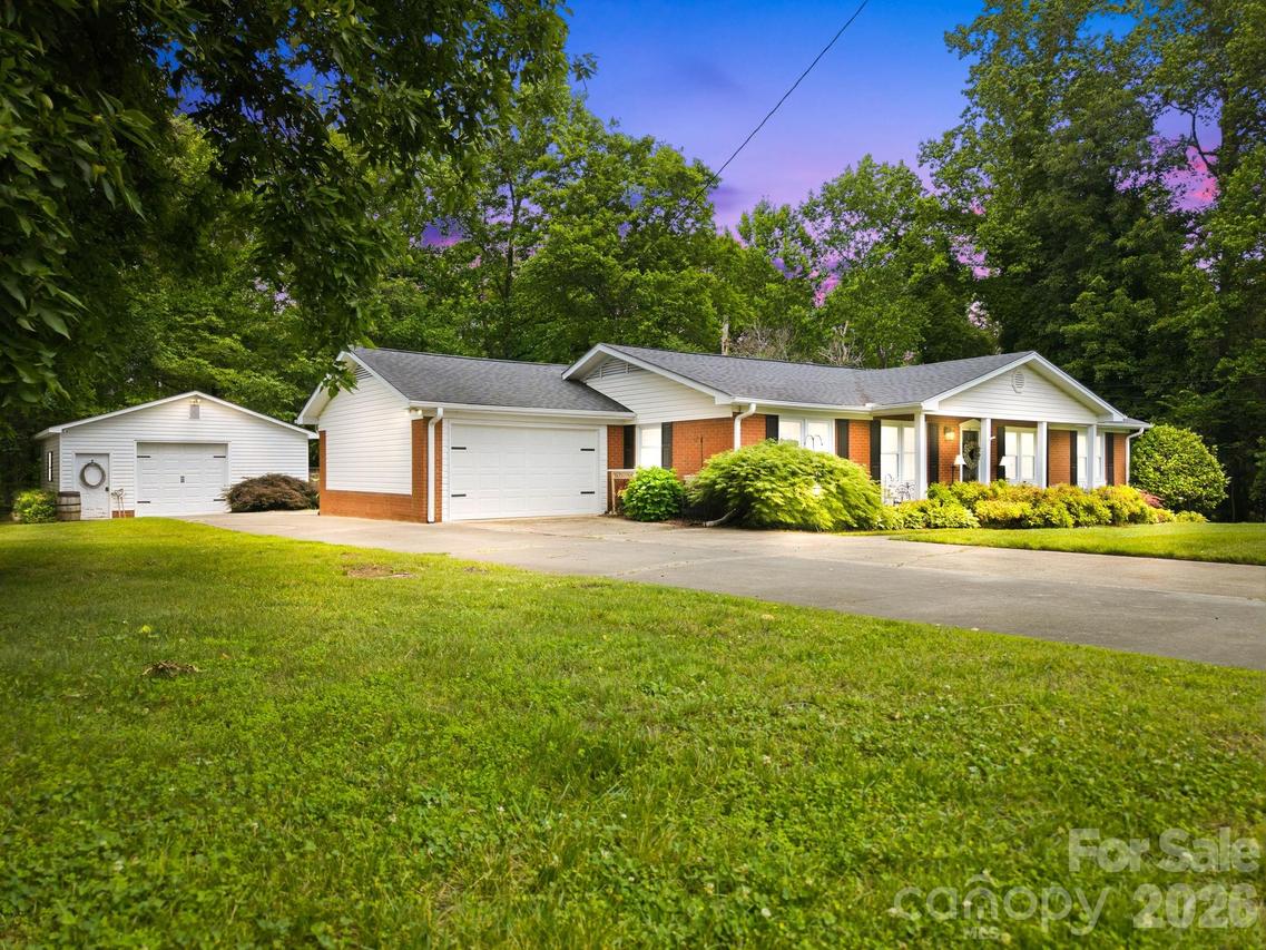 805 Pine Hill Dr., Salisbury, NC 28146