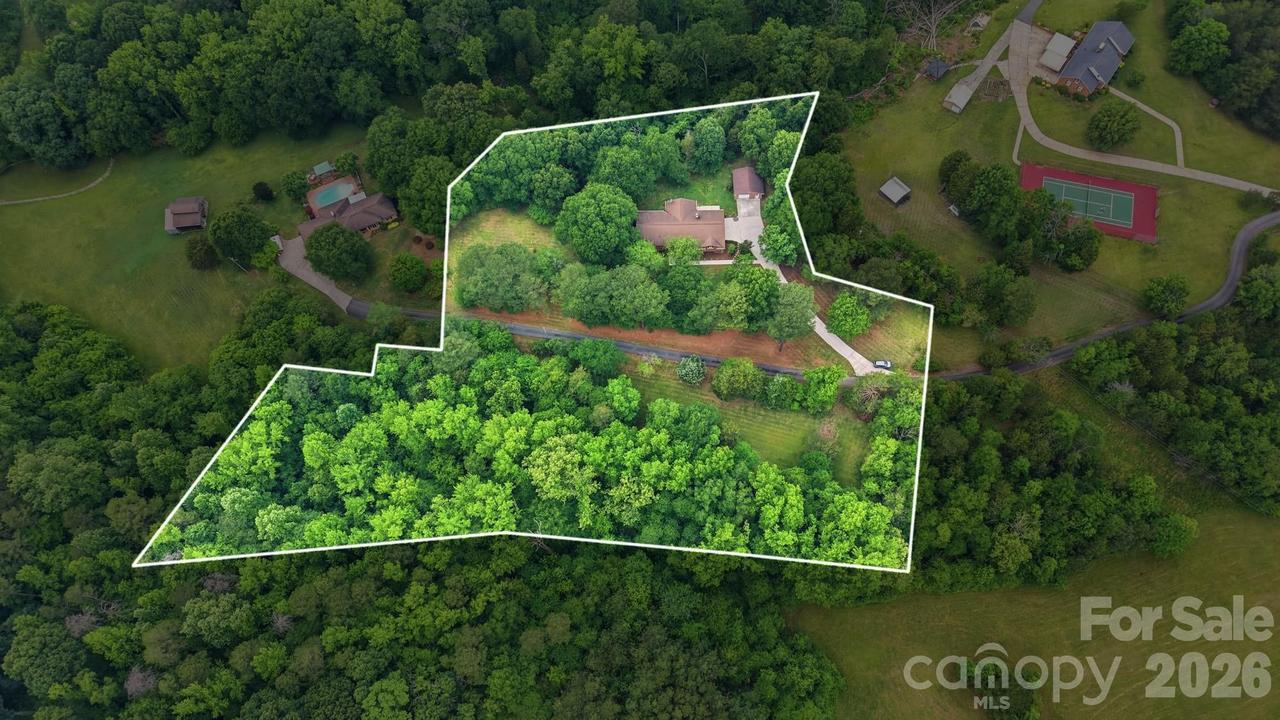201 Hickory Hill Ln., Stanley, NC 28164
