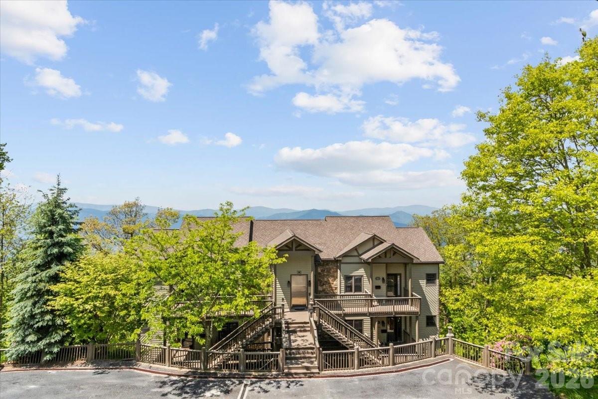 30 Club Villa Ct. #B2, Burnsville, NC 28714