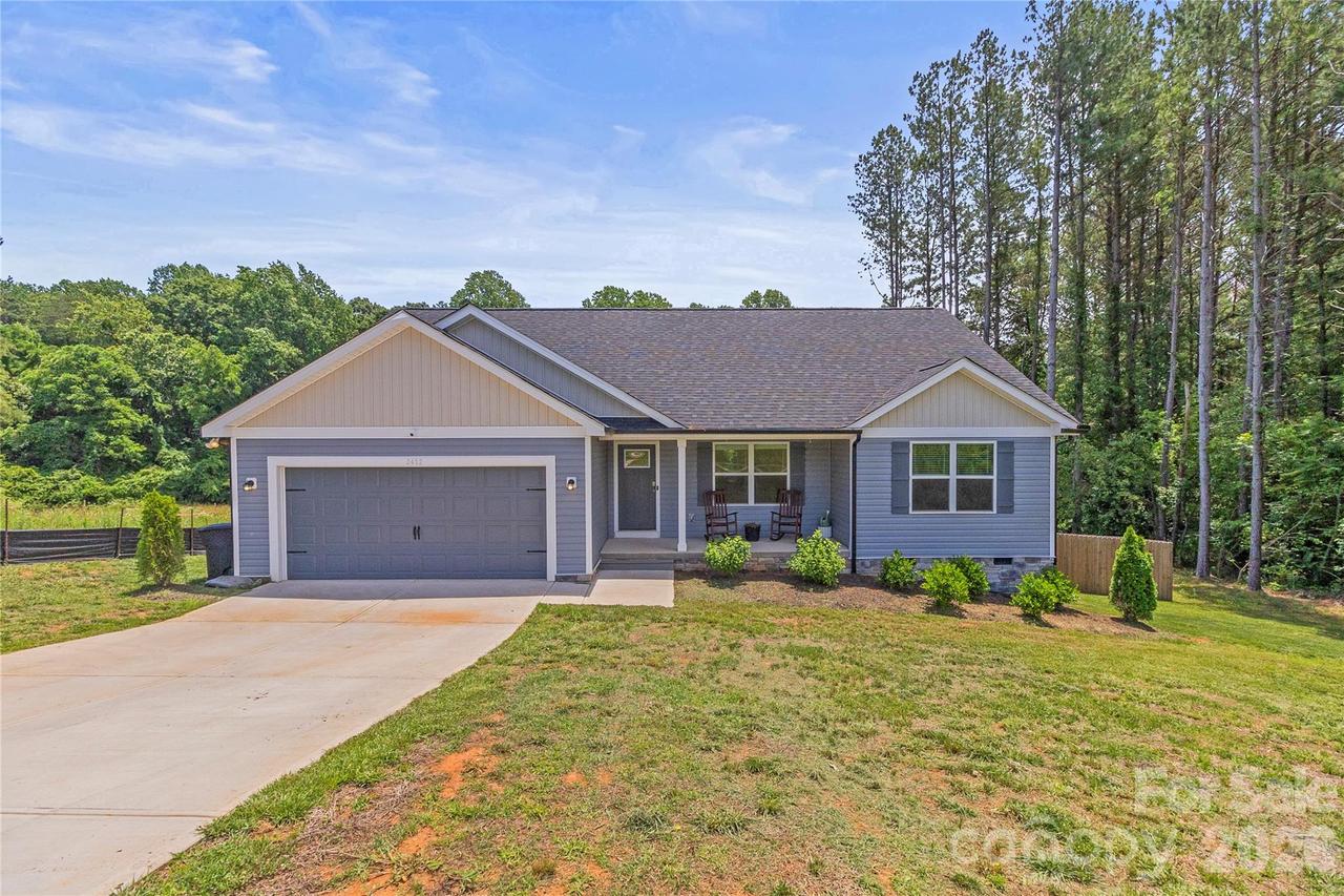 2412 Mintew Cir., Lincolnton, NC 28092