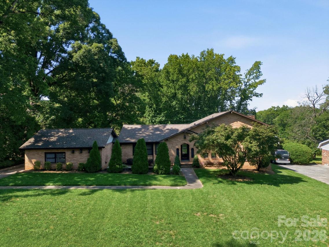 6621 Fair Lawn Rd., Charlotte, NC 28215