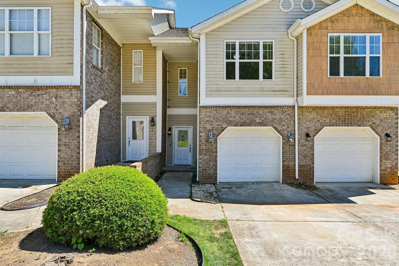 109 Sherman Oaks Ln., Mooresville, NC 28115