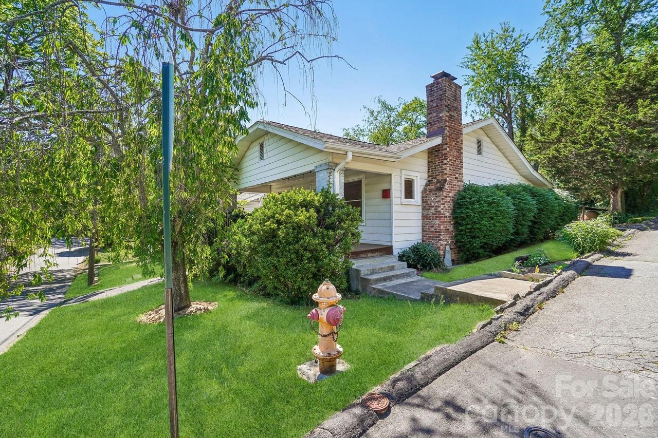 31 Clay St., Asheville, NC 28806
