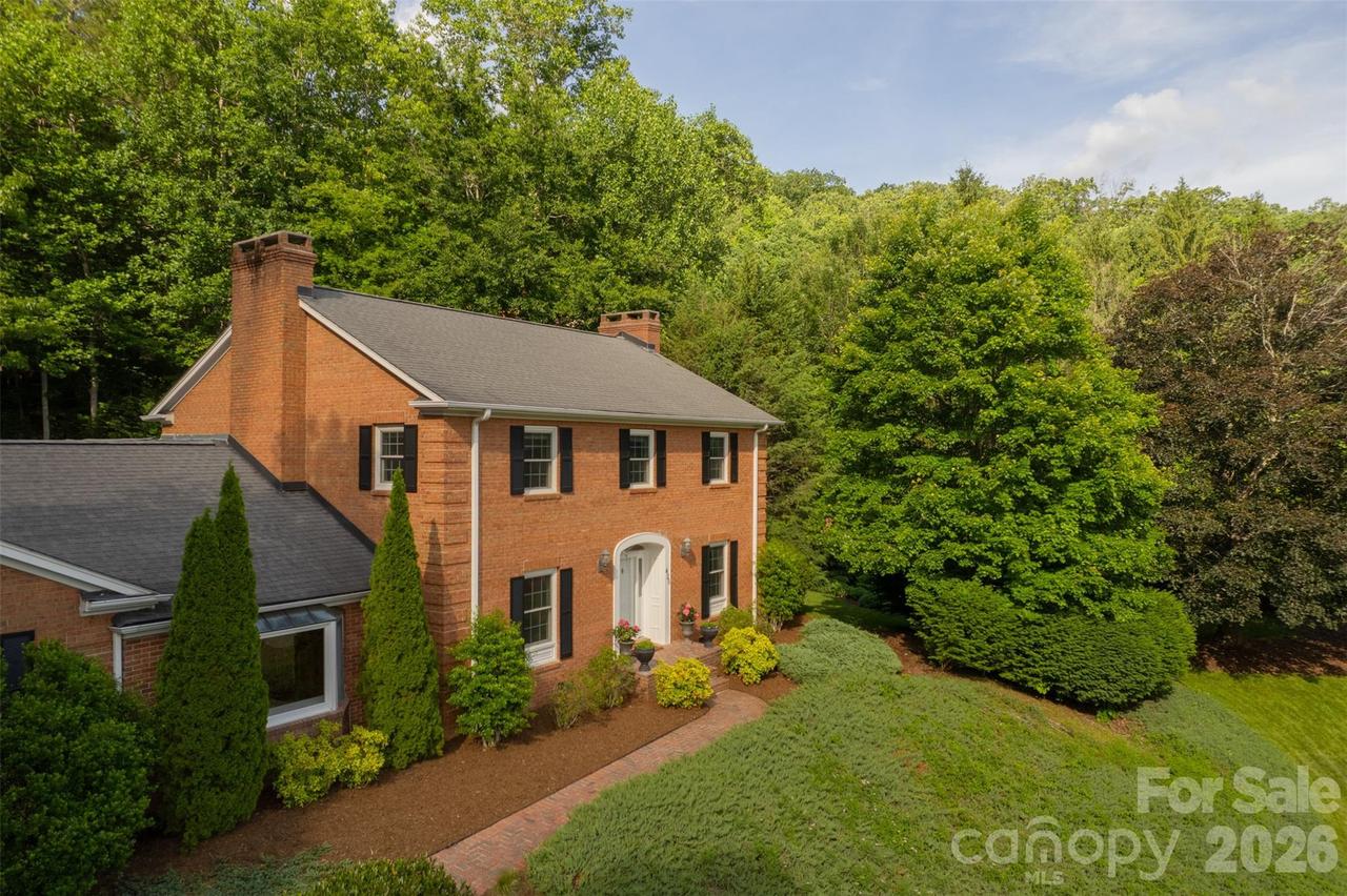 425 Sondley Woods Pl., Asheville, NC 28805